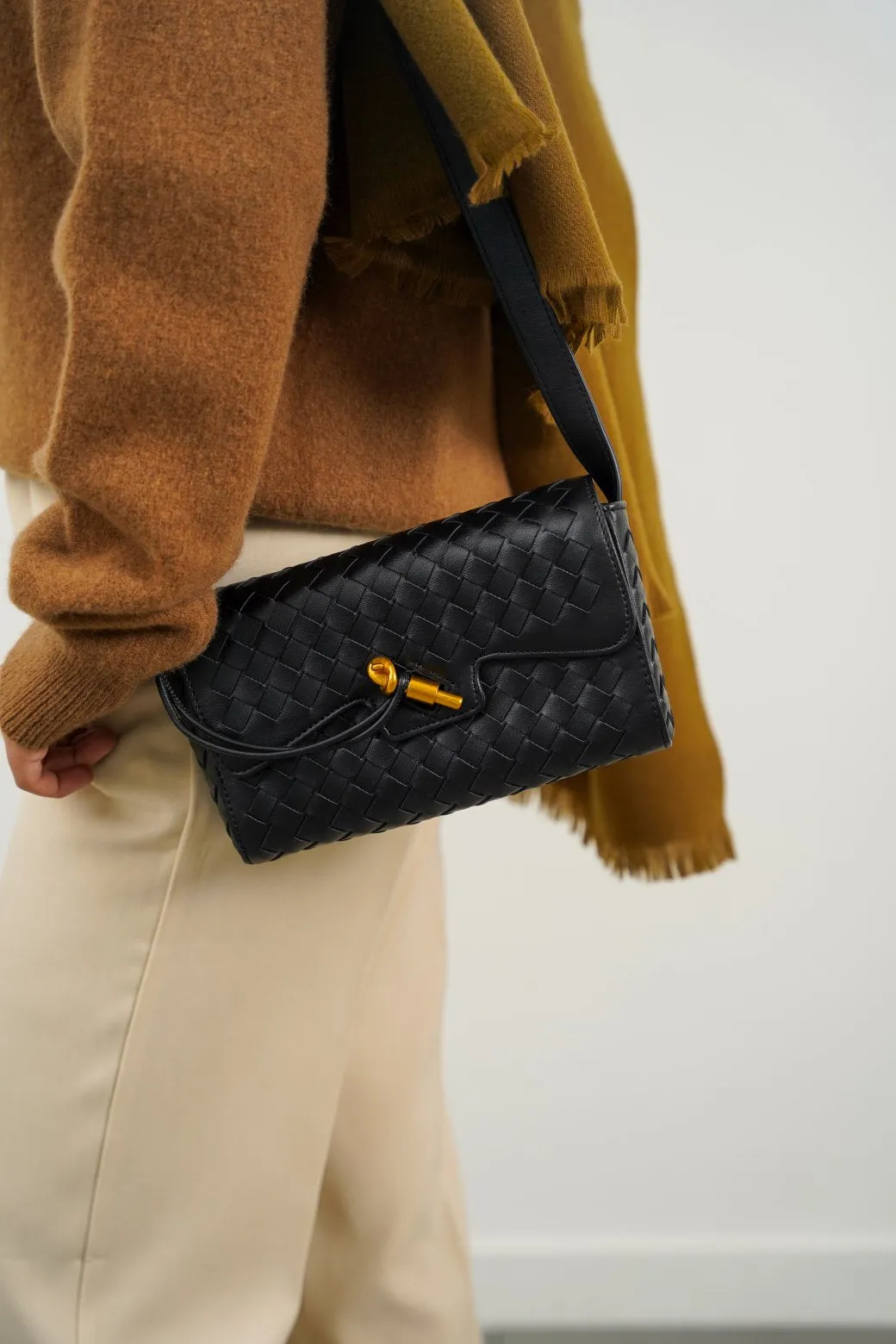 BULLET CROSSBODY BAG
